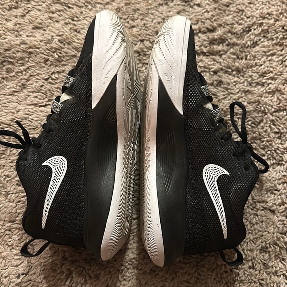 Youth basketball shoes - Picture 3 of 6